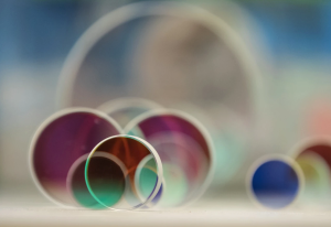 【光电知识】藏在光学系统里的“偏振管家”--近红外薄膜偏振片